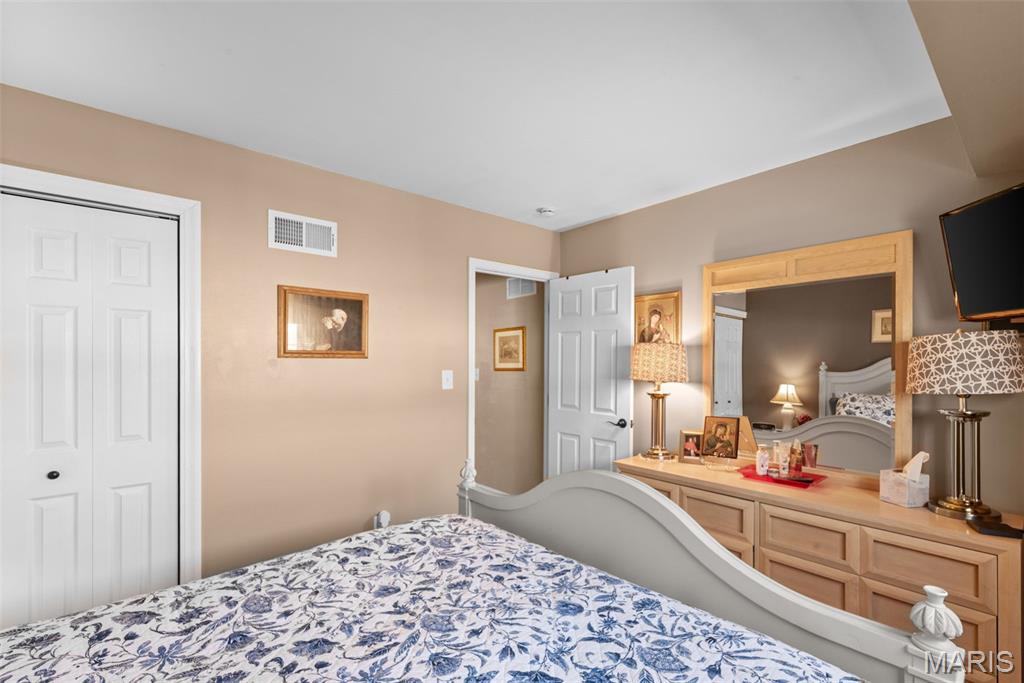 677 Rustic Valley Drive Ballwin, MO 63021 - Photo 23 of 34