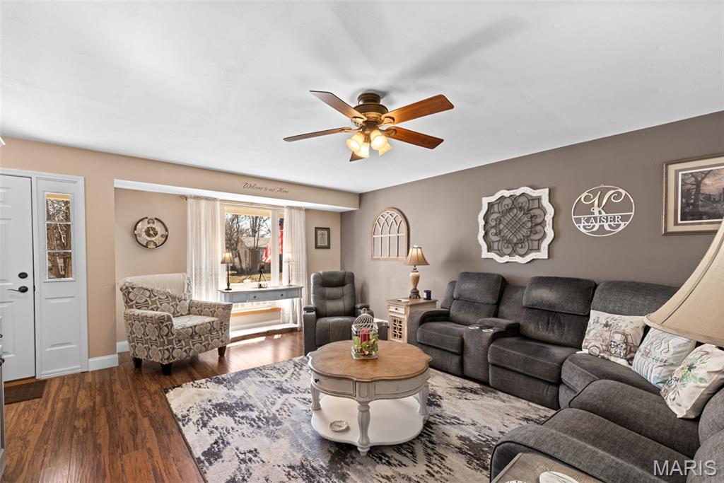 677 Rustic Valley Drive Ballwin, MO 63021 - Photo 3 of 34