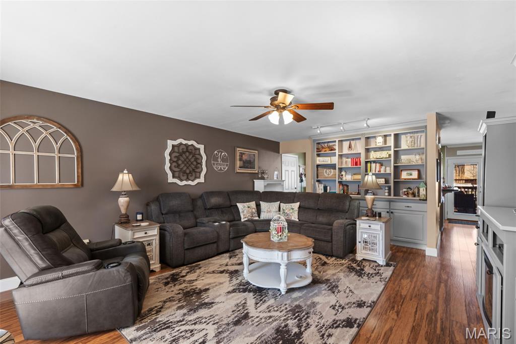 677 Rustic Valley Drive Ballwin, MO 63021 - Photo 5 of 34