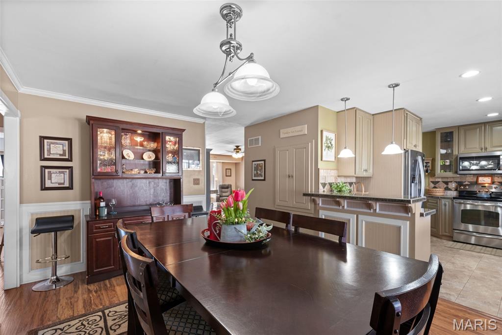 677 Rustic Valley Drive Ballwin, MO 63021 - Photo 8 of 34