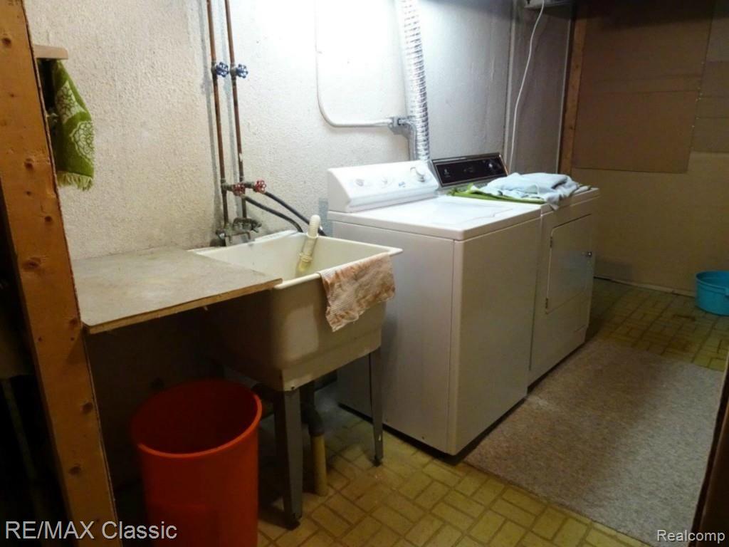 43952 Brandywyne Road Canton, MI 48187 - Photo 24 of 28 Laundry area