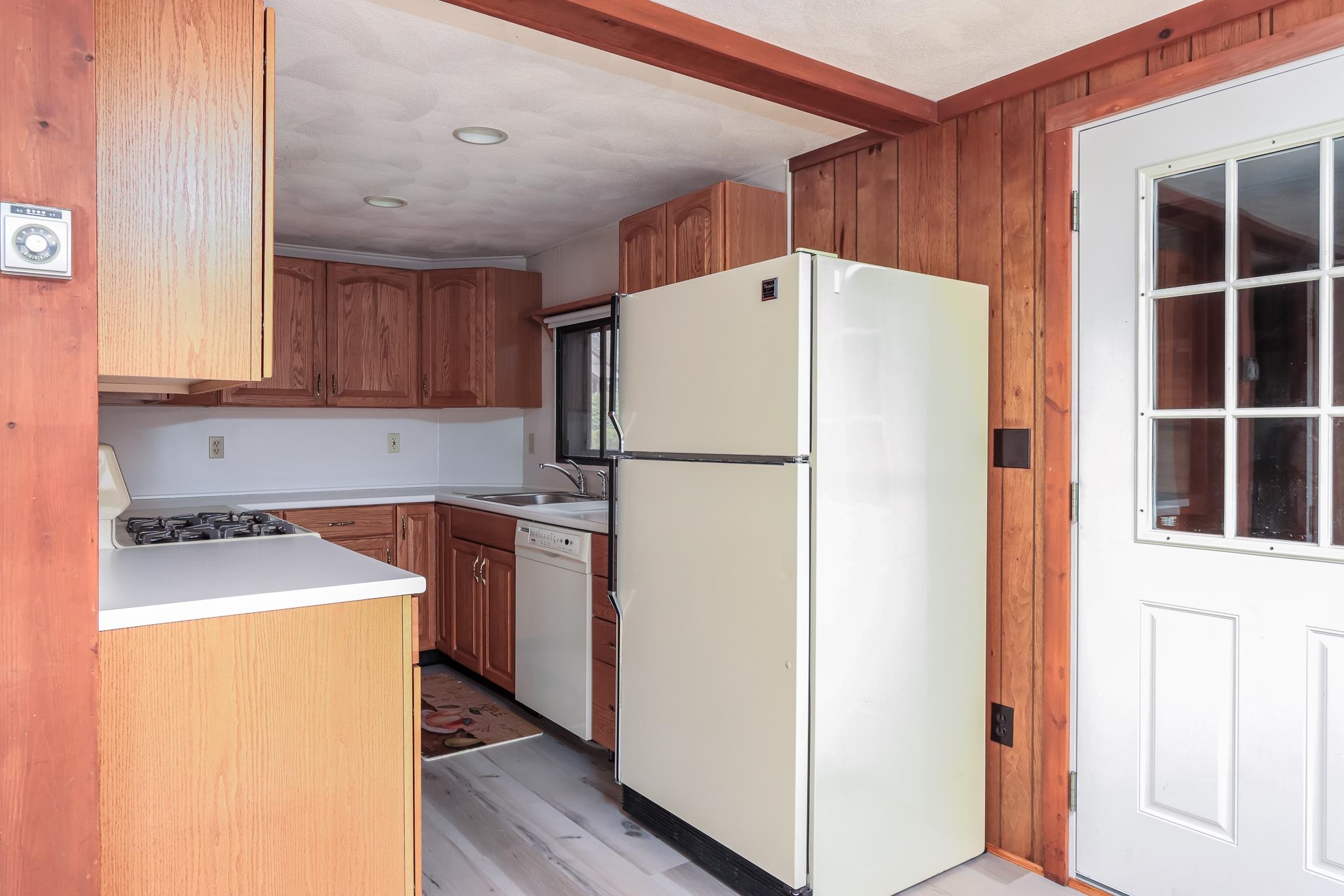 7 Howards Grove Road Derry, NH 03038 - Photo 15 of 32