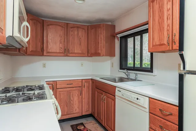 $3,500 | 7 Howards Grove Road, Derry, NH 03038