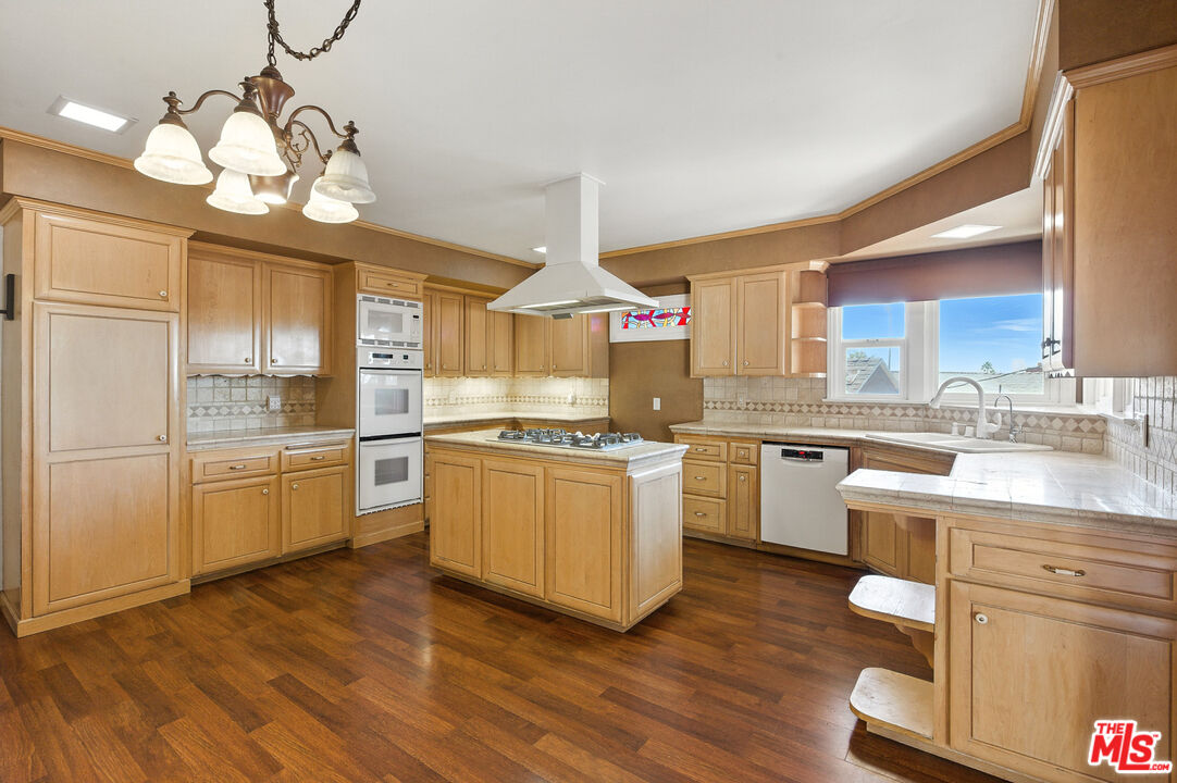 2401 Robalo Avenue San Pedro, CA 90732 - Photo 5 of 30 Gallery Image 5