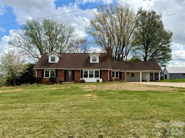 $450,000 | 6257 Highway 10 Highway, Hickory, NC 28602