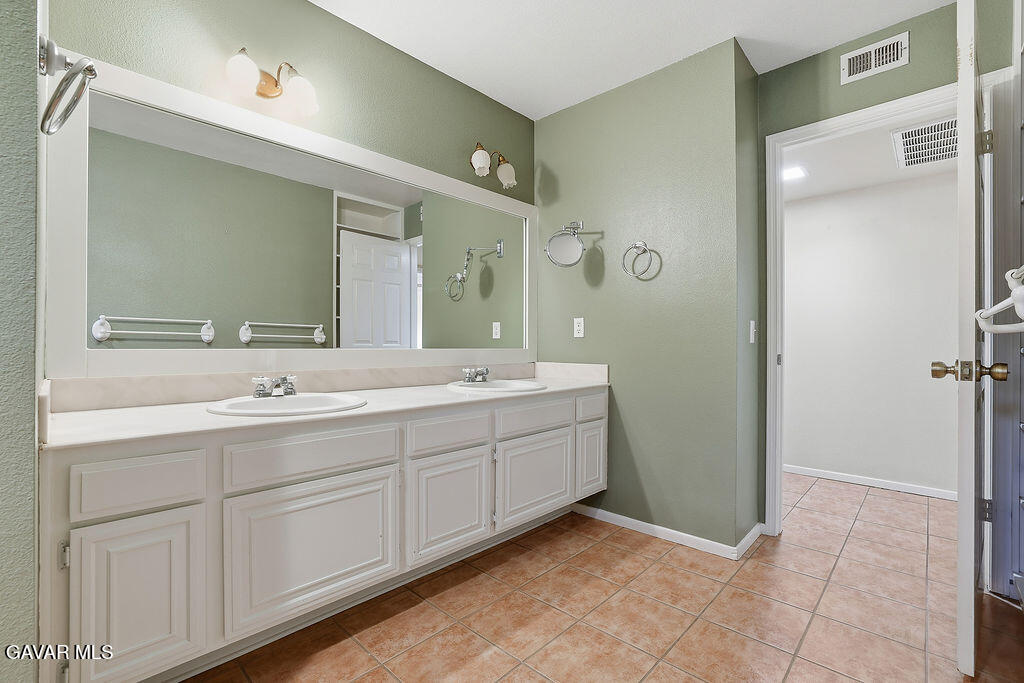 711 Lisa Street Palmdale, CA 93551 - Photo 11 of 66 057A2994