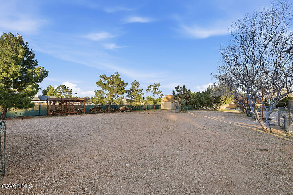 711 Lisa Street Palmdale, CA 93551 - Photo 39 of 66 057A3144