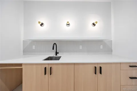 a close view of sink
