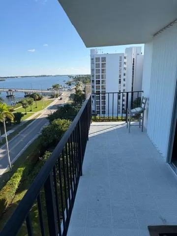 $1,450,000 | 3800 Washington Road, Unit 806, West Palm Beach, FL 33405