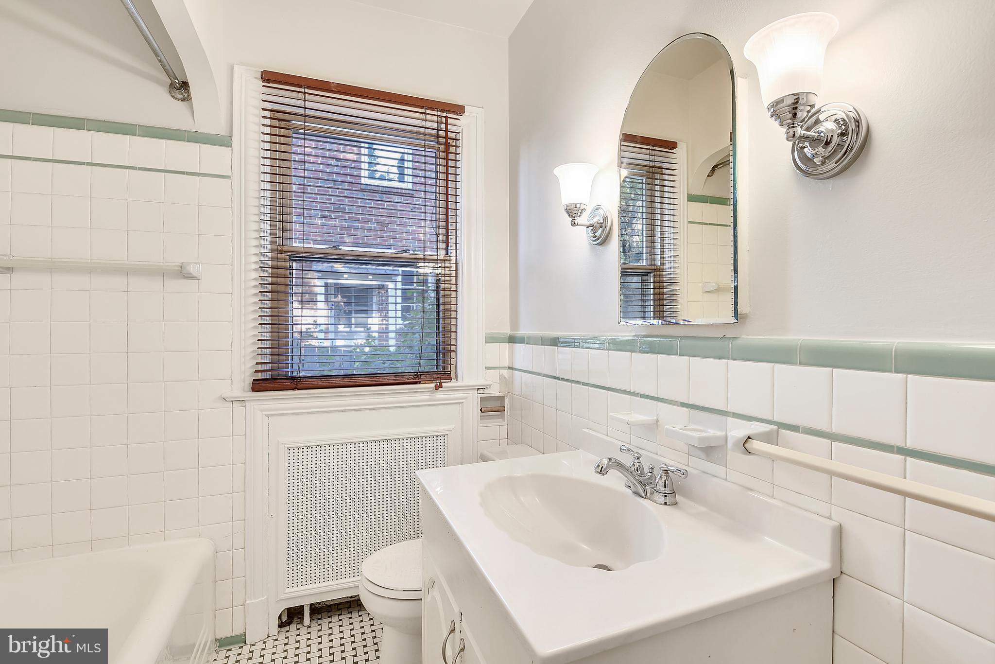 827 Bonifant Street Silver Spring, MD 20910 - Photo 17 of 30 Bath