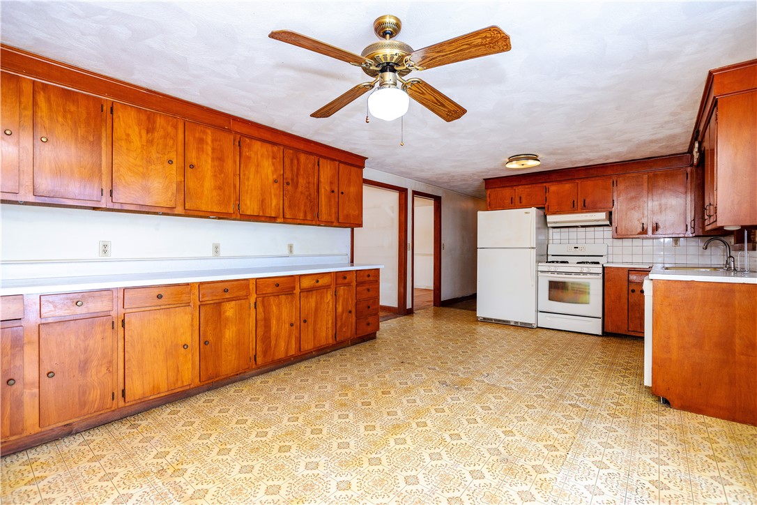 586 Child Street Warren, RI 02885 - Photo 11 of 46