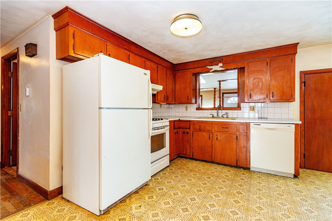 586 Child Street Warren, RI 02885 - Photo 10 of 46