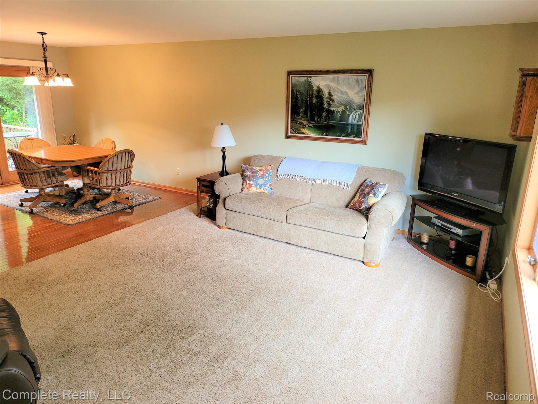7125 North Center Road Mount Morris, MI 48458 - Photo 10 of 35 20210622_161420.jpg
