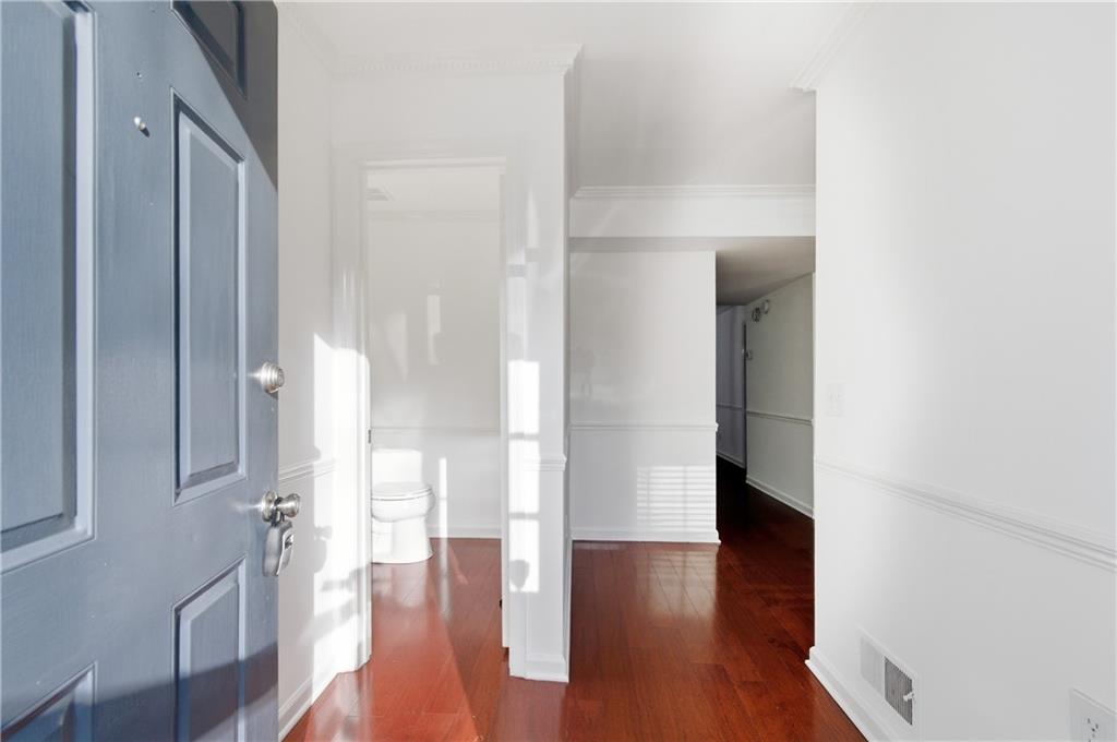 1102 Moorestown Circle Decatur, GA 30033 - Photo 3 of 32