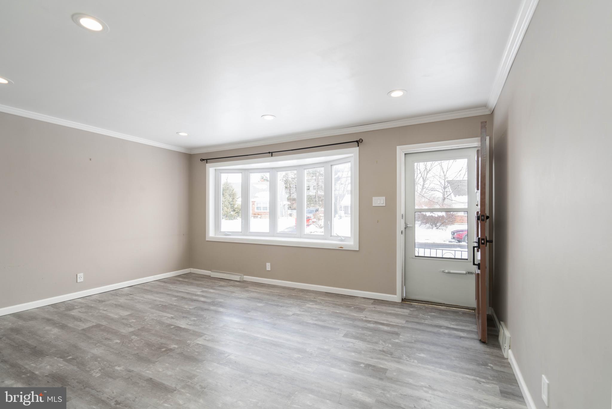 3222 Primrose Road Philadelphia, PA 19114 - Photo 4 of 35 Living Space