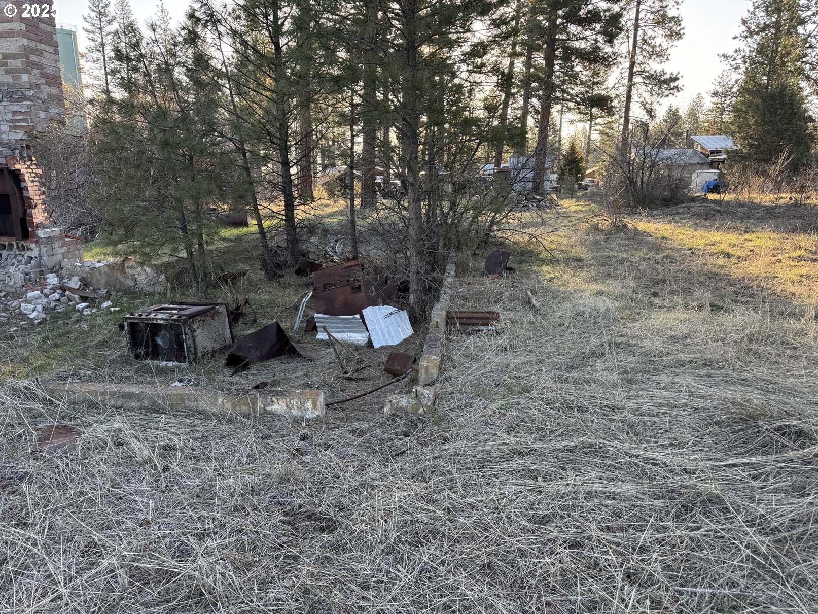 8th Avenue, Unit TL 1400 Sprague River, OR 97639 - Photo 22 of 24 a view of a backyard with furniture