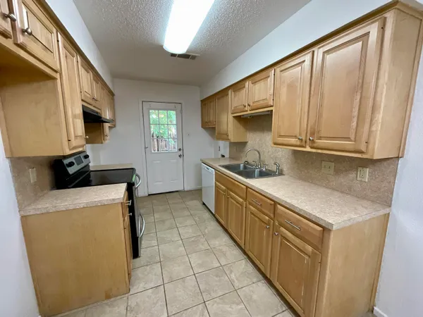 $799 | 6108 37th Street, Unit B, Lubbock, TX 79407