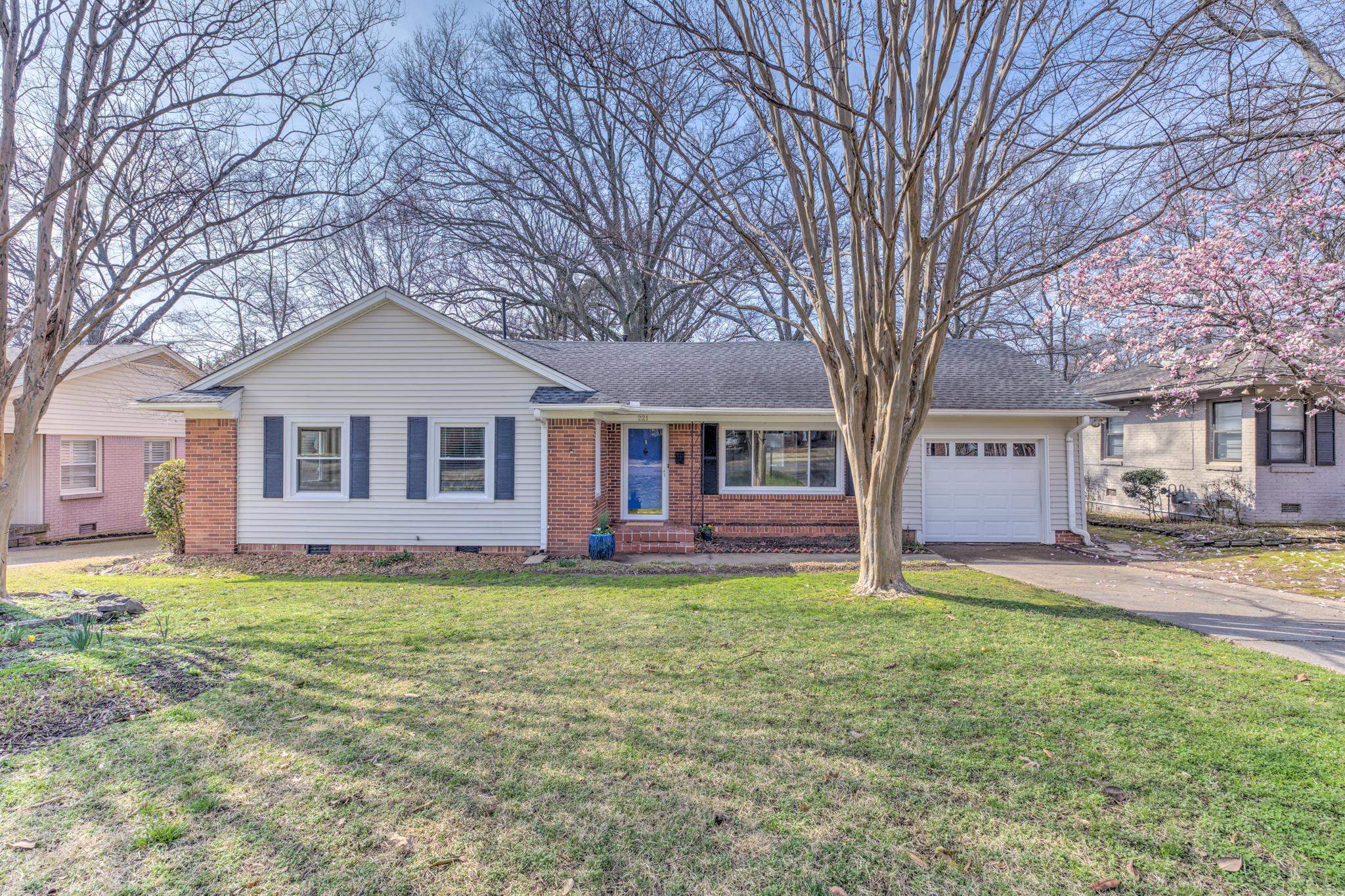 221 Wallace Road Memphis, TN 38117 - Photo 1 of 25 Gallery Image 1