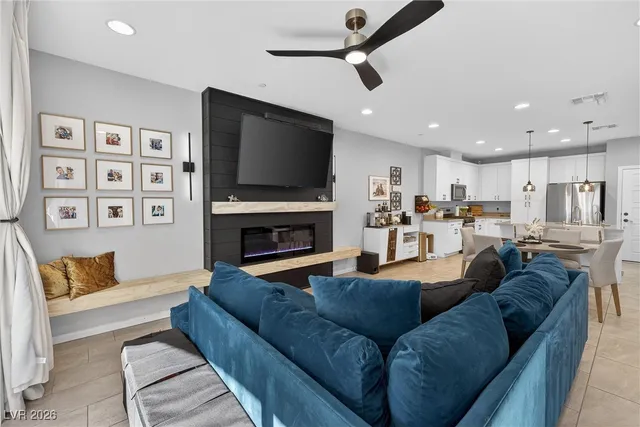 $379,000 | 988 Via Panfilo Avenue, Henderson, NV 89011