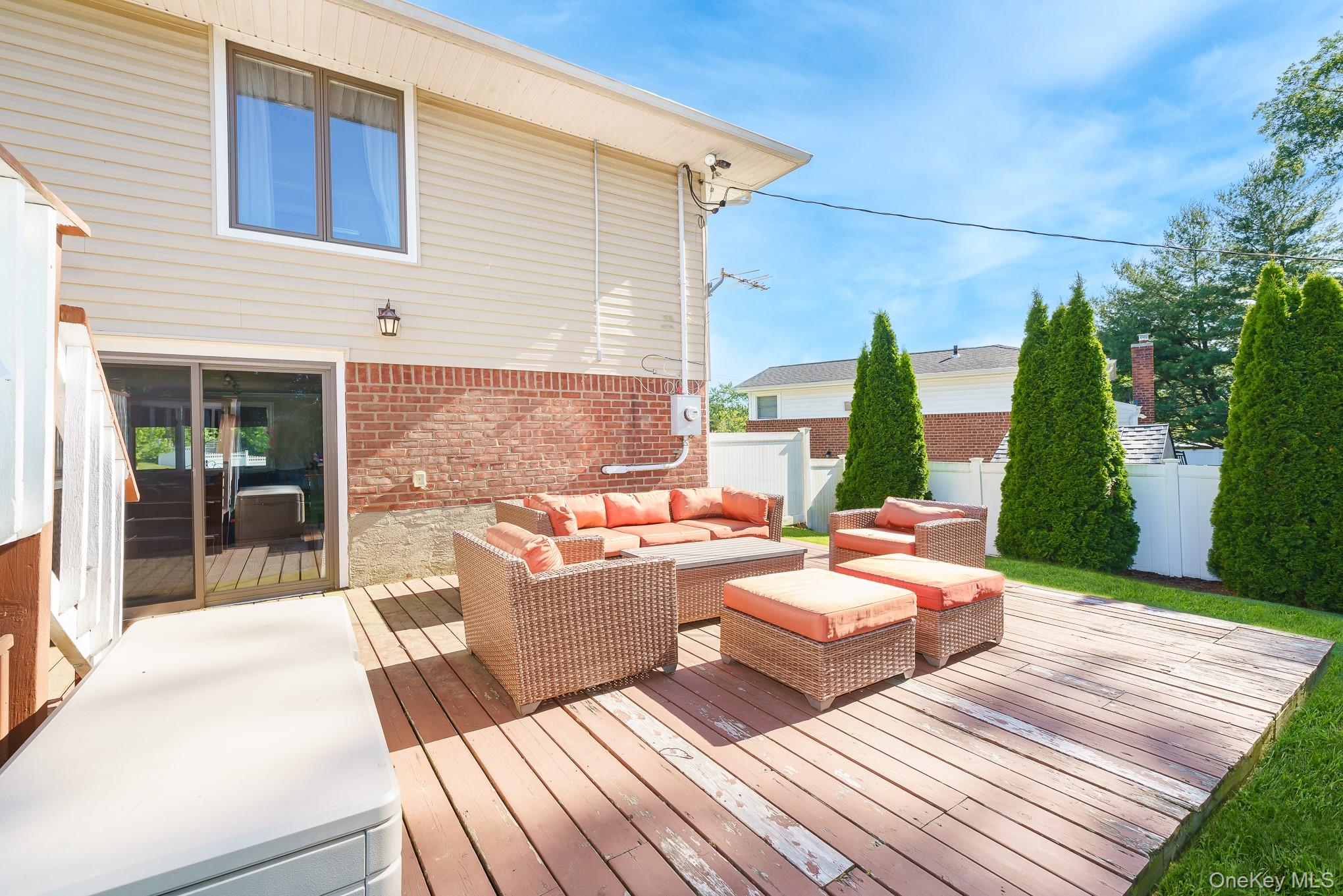 9 Wayne Place Commack, NY 11725 - Photo 33 of 36