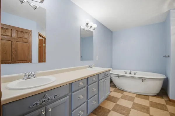 $488,000 | 2504 4th Avenue Northwest, Austin, MN 55912