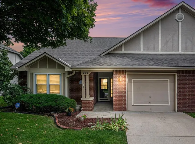 $254,000 | 707 North Somerset Terrace, Olathe, KS 66062