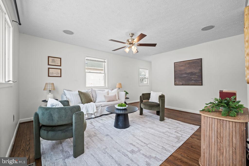 279 Magothy Beach Road Pasadena, MD 21122 - Photo 3 of 21