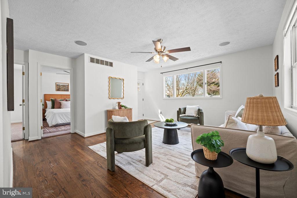 279 Magothy Beach Road Pasadena, MD 21122 - Photo 4 of 21