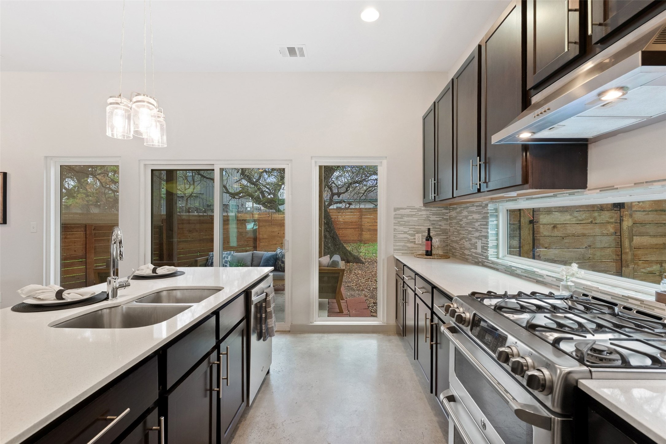 2805 Sol Wilson Avenue, Unit B Austin, TX 78702 - Photo 8 of 34