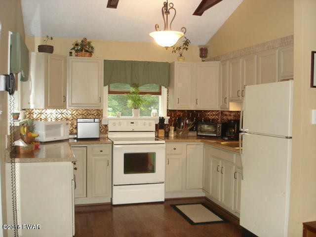 427 Gold Key Road Milford, PA 18337 - Photo 3 of 23