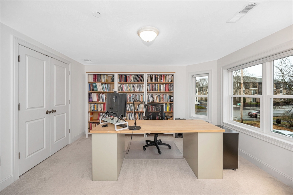 154 Chestnut Street, Unit 9 Lowell, MA 01852 - Photo 21 of 39 a room with a table and chairs