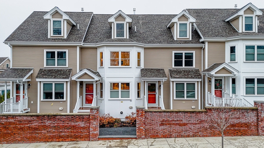 154 Chestnut Street, Unit 9 Lowell, MA 01852 - Photo 38 of 39 a front view of a large white building