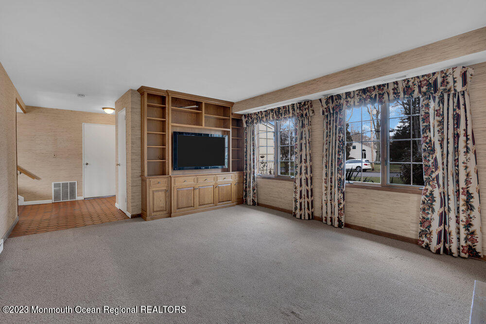 13 Judith Road Little Silver, NJ 07739 - Photo 5 of 39 007_dsc05416