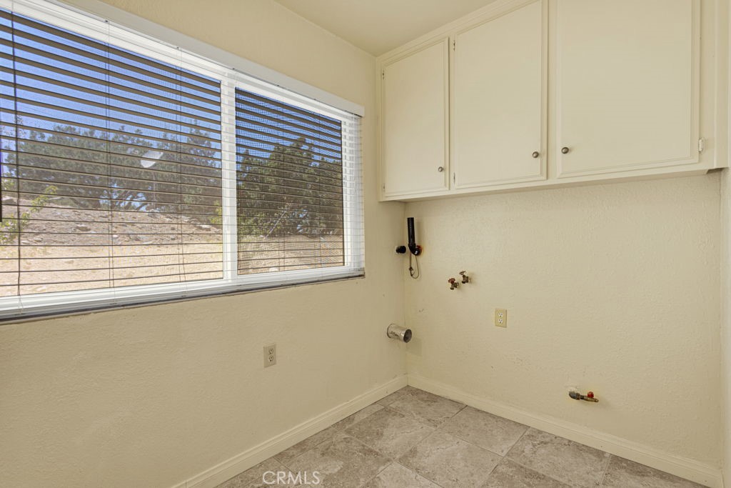 9072 Green Road Pinon Hills, CA 92372 - Photo 48 of 70 laundry room