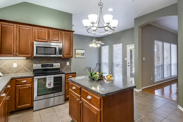 $410,000 | 5201 La Bandera Trail, Benbrook, TX 76126