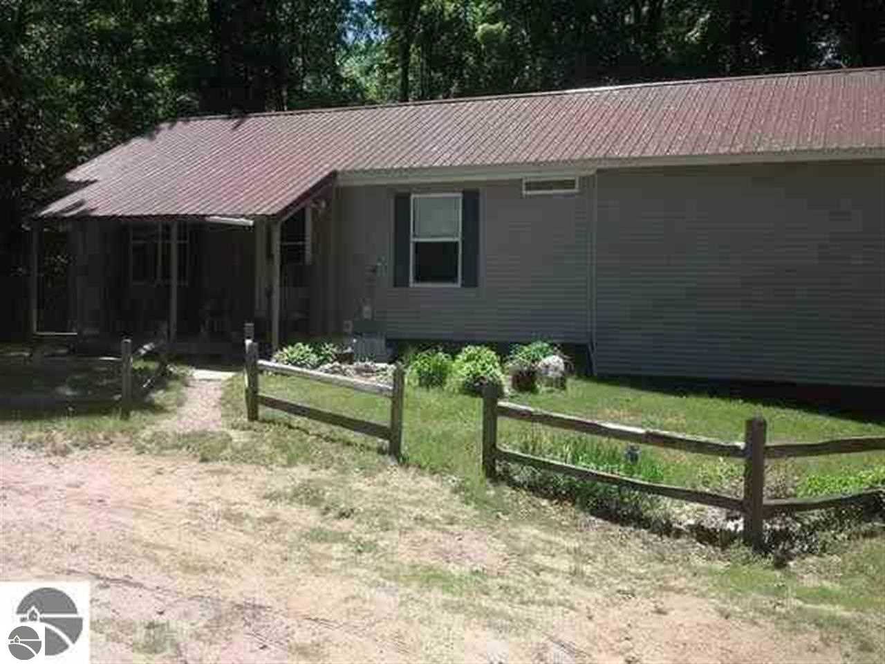 1556 South Weldon Road Beulah, MI 49617 - Photo 1 of 27 1780265.JPG