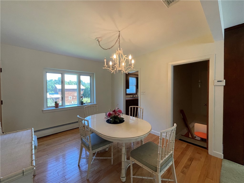 455 River Road Lincoln, RI 02865 - Photo 13 of 39 Dining area