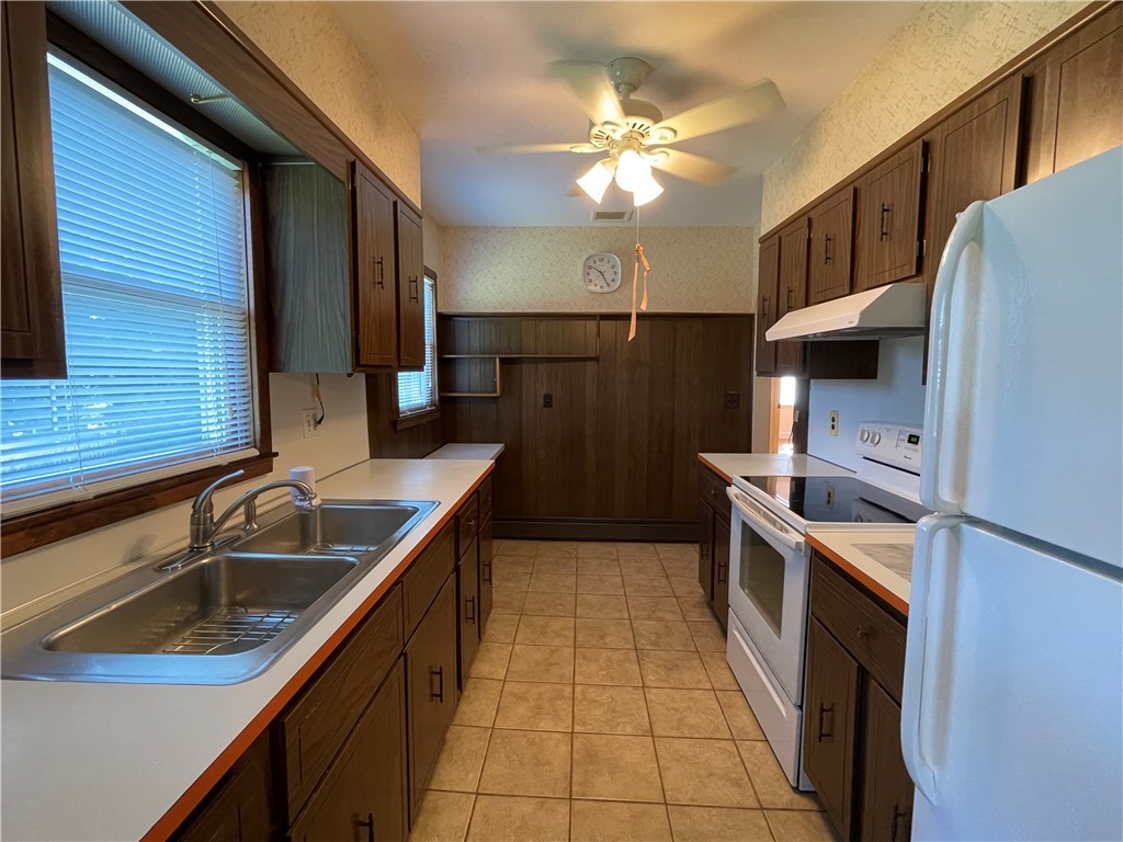455 River Road Lincoln, RI 02865 - Photo 14 of 39 Kitchen