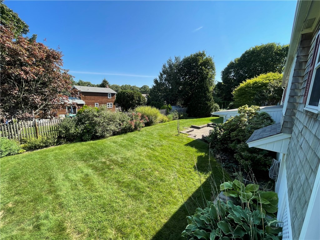 455 River Road Lincoln, RI 02865 - Photo 3 of 39