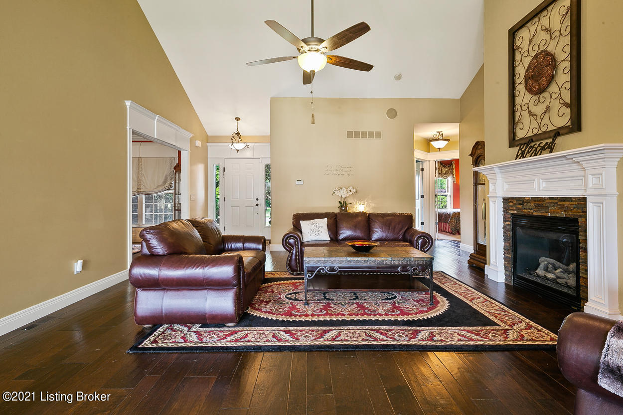 6101 Moser Farm Road Prospect, KY 40059 - Photo 7 of 56 Living Room