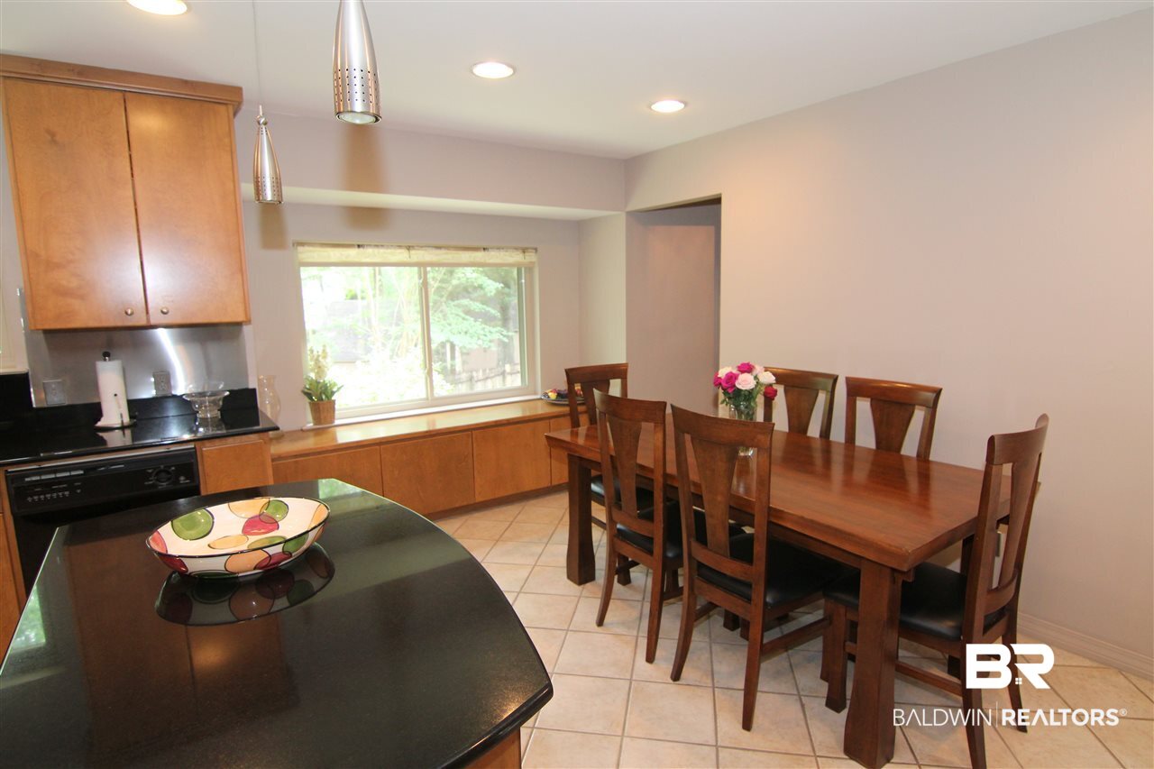 600 Oak Ridge Court West Daphne, AL 36526 - Photo 7 of 35 Kitchen/Breakfast