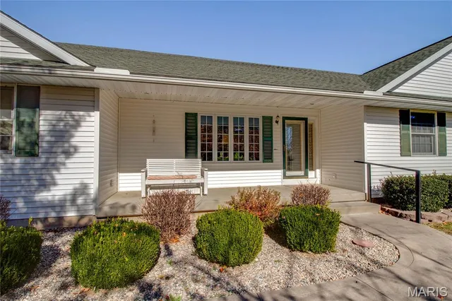 $525,000 | 676 Highway 108, Carrollton, IL 62016