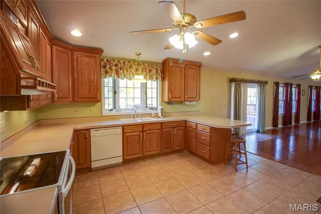 $525,000 | 676 Highway 108, Carrollton, IL 62016