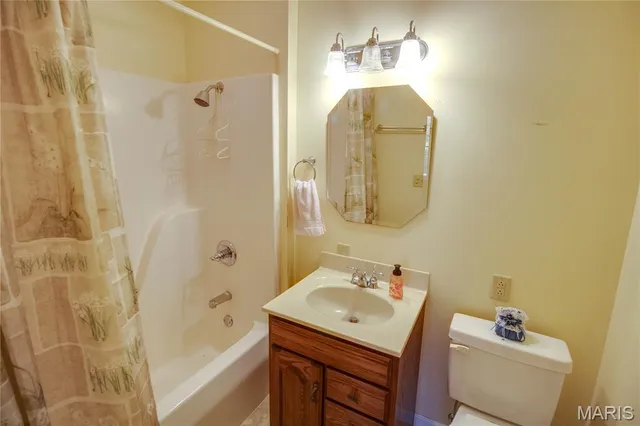 $525,000 | 676 Highway 108, Carrollton, IL 62016