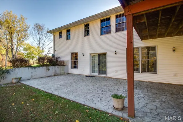 $525,000 | 676 Highway 108, Carrollton, IL 62016