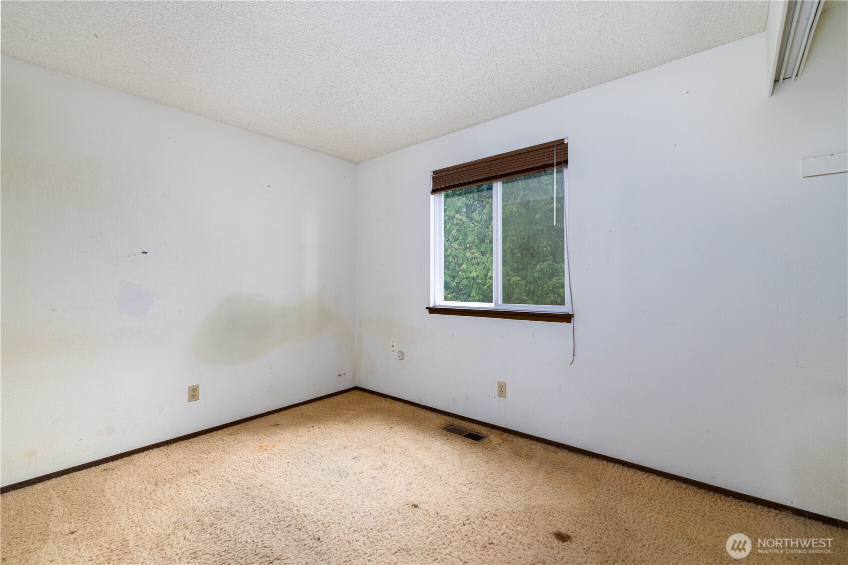 5189 Brasch Road Southeast Port Orchard, WA 98367 - Photo 11 of 24 an empty room with a window