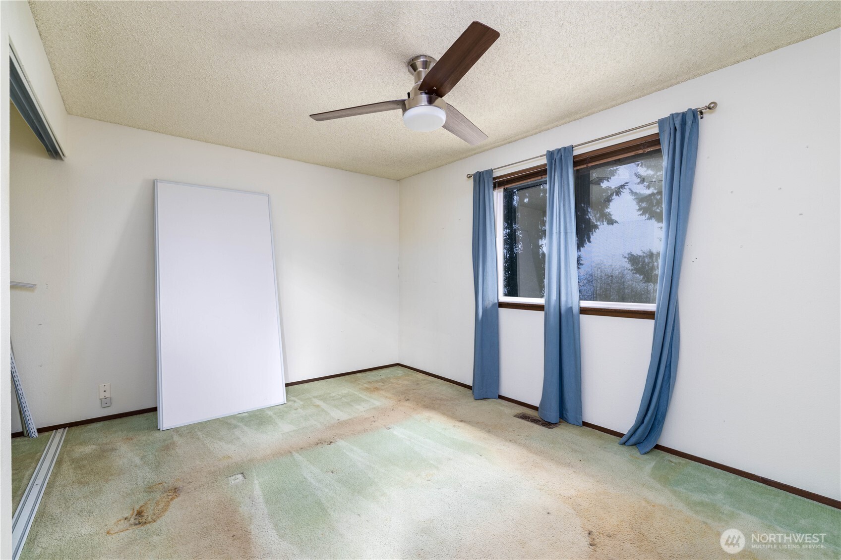 5189 Brasch Road Southeast Port Orchard, WA 98367 - Photo 9 of 24 a view of an empty room