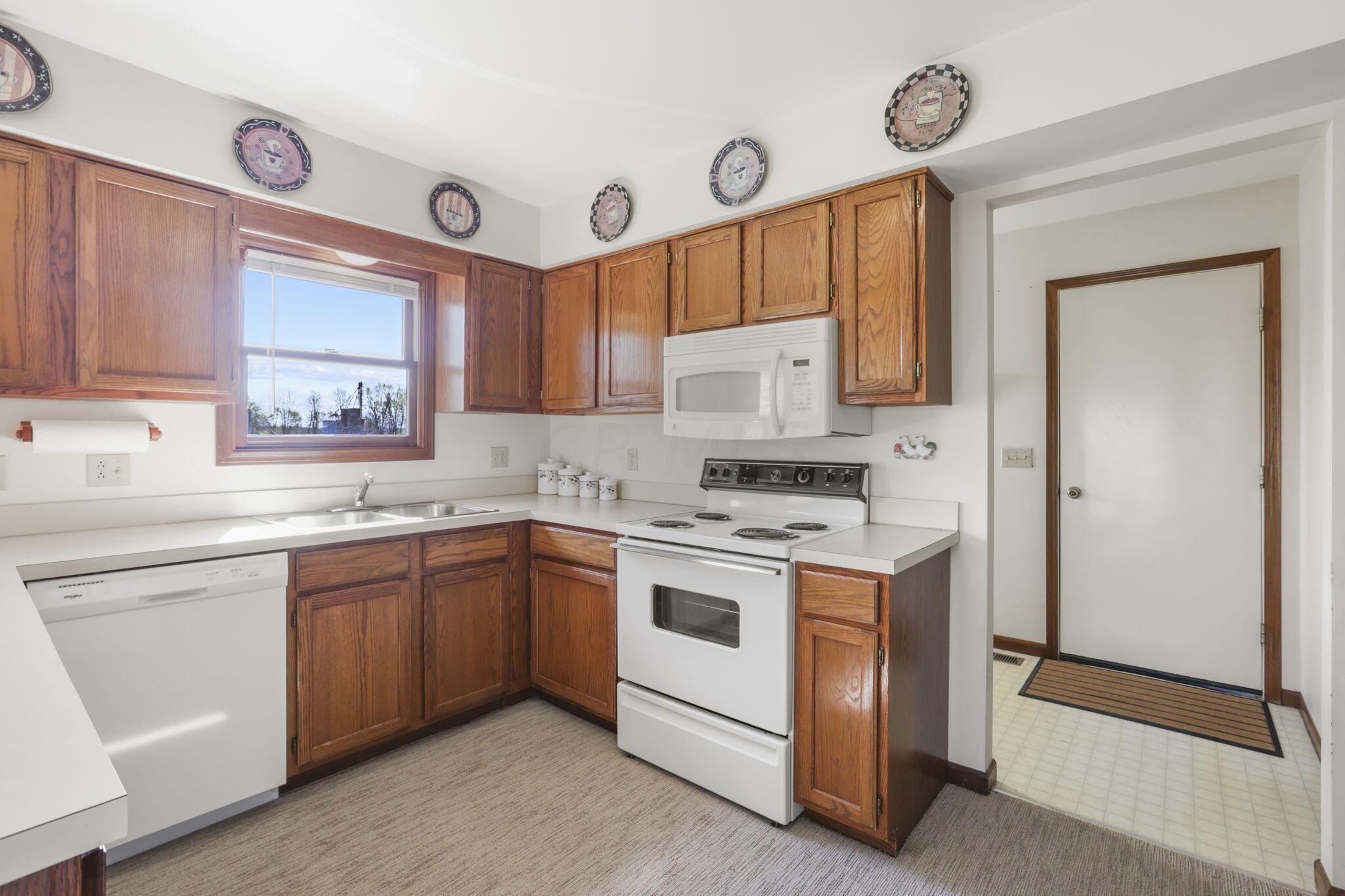 3826 Stemen Road Northwest Baltimore, OH 43105 - Photo 19 of 58 Kitchen
