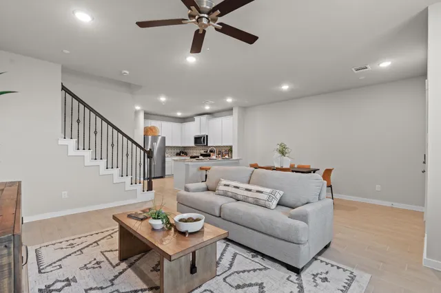 $239,990 | 2778 Mariposa Crk Drive, Unit 2, Rosharon, TX 77583