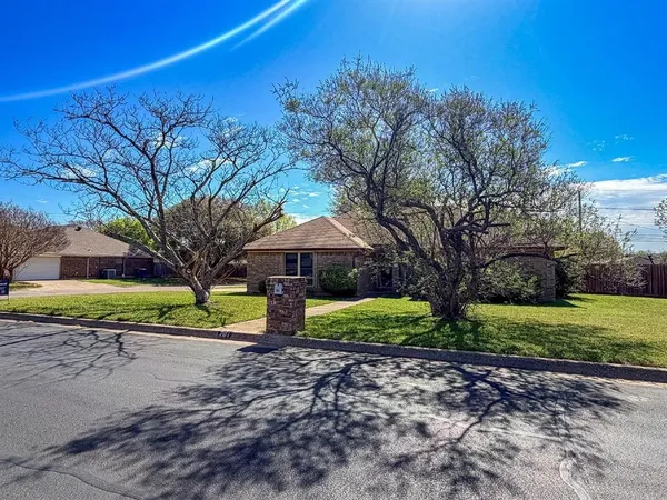 $1,995 | 701 Daniels Drive, Crowley, TX 76036